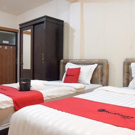 Reddoorz Near Pelabuhan Tanjung Perak 2 Surabaya Otel Dış mekan fotoğraf